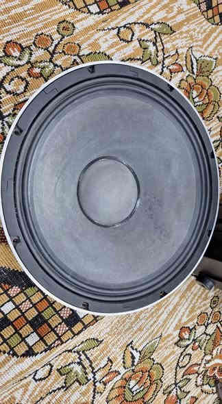 سلام عليكم // سماعات دبليو 17 اللبه والتويتر والكروز اصليات نضيفات جدا صوت دفع ونقاوه فول الفول  السعر ٦٠٠ الف وبيهن مجال مكاني الانبار / الرمادي للاستفسار ***********
