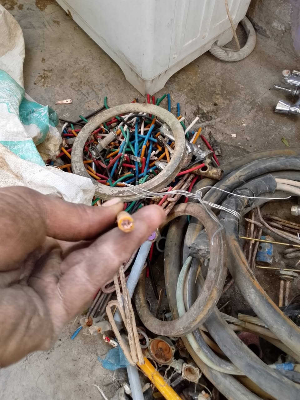 للبيع مطروح كمية تقريبا 2طن ***********
