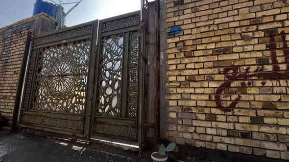 السلام عليكم بيت لبيع ع طريق العكيكه وره مجمع قسام ركن 360متر مسافه قريبه ع الشارع متوفر خدمات ماء وكهرباء منطقه سكنيه  ***********
