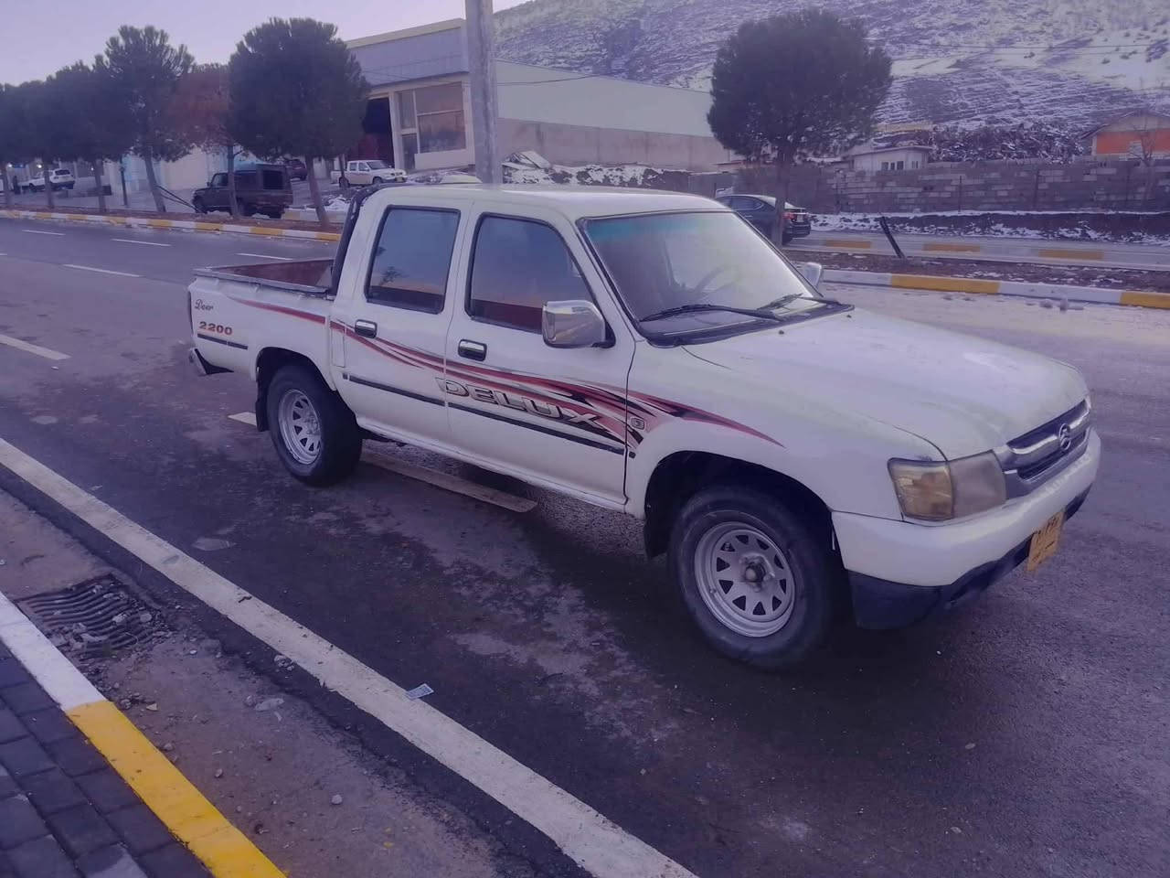 پیکاب دێر 2006
مەنەفێست فسفۆڕ بەشەرت
گێڕومەکینەو ئەکسل بەشەرتە
توندوو تۆلی بەشەرتە 
یەک چاملەخی سبۆخە بێ داخیلی 
کارەبایەتی هەموی بەشەرتە 
یەک دینارمەسرەفی نیە 
شوێن سۆران 
نرخ $ 35
 کەمێک مەجال
***********
