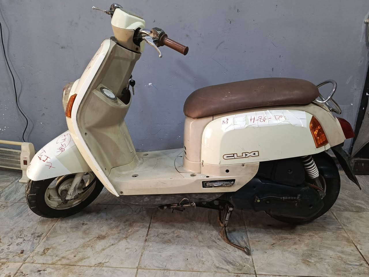 بوليس داخل كريمي دراجه مختمه ويه ختم مكينه 
كله شغال كهربيات نكره سلف دراجه نضيفه 
مبدل فقط بستم تجي وتفحص بعينك 
عنوان كربلاء ***********
