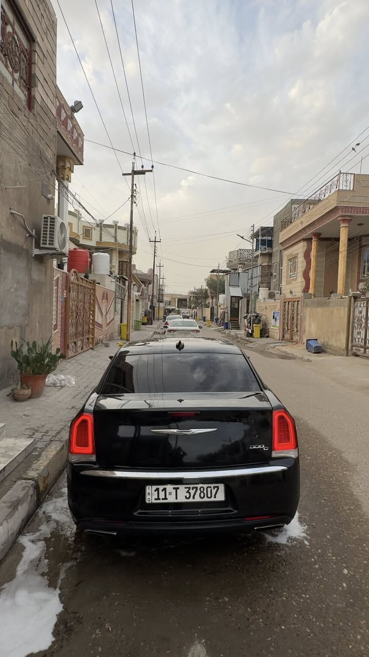 اوباما للبيع موديل 2016 اصل بأسمي شخصياً رقم بغداد مشروع وطني تتحول بكل المحافضات فول مواصفات C 
شاشه كبيره 
كشنات جلد
مري قلاب
دوسه كهربائيه
برده خلفيه
داخل لون عسلي
باقي الواصفات معروفه 
تخم تاير جديد ويل كب حجم 20 الاصلي
لايت زنون شمسي
مكينه 3.600
حدايه جديده
كير جديد
كهربائيات شغاله
تبريد ثلج 
_________
صور الحادث موضحه بالمنشور
القماره نصها بيها صبغ والنص الثاني مابيها شي
والجاملغ والبنيد بيهن صبغ والباقي مكفول
للتواصل *********** بي واتساب 
السعر 170 وبي مجال
