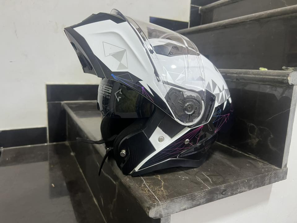 سلام عليكم شباب خوذه دراجه مال باله امزون  للبيع سعره 50 مكانه زعفرانيه ***********
