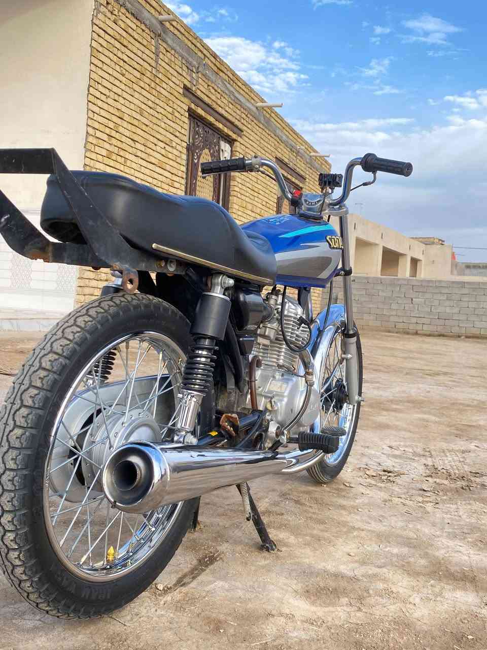 السلام عليكم
نامه شلامجه اصلي 
كلك كلك كلك 
دراجه حلوه ونضيفه حيل 
مفتوحه ولفات فقط
تعمير 24 جديد
شلعه ومعدل وفصله شرط
سعرها 550 وبيها مجال 
المو شراي لايراسل ويتعبني
***********
