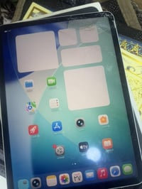 ‏سلام عليكم ايباد M2 ذاكرته 256 ‏ملاحظة بسيطة ايباد كسر ما أثر على الل...