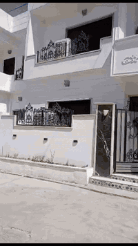 لدينه دار للبيع خلف معمل غاز التوفيق المساحه 110متر
خدمات كامل ماء كهرباء تبليط
الدار يحتوي على
أربع غرف نوم
هول واستقبال ومطبخ صحيات خرجه ودخليه
الستفسار انتصال على رقم ***********# او مرجعت مكتب صكر الهاشمي
***********
ألبيت رقم واحد زيرو
