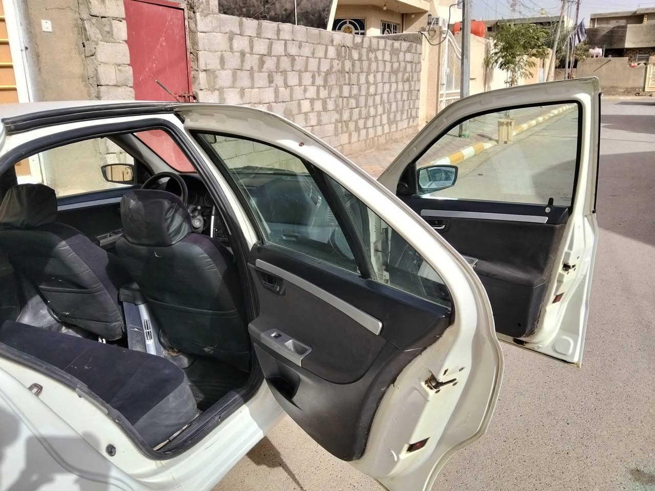 السلام عليكم
سورن موديل ٢٠١٢ للبيع رقم بغداد تحويل ثاني يوم
كير مكينة جديد لاتنقيص ولا تبخير 
حدادية جديدة جدا دواخل السيارة حلوة مدوشمة كشنات 
وكاعية كهربائيات كلهن شغالات بدون اي نقص السيارة مكفولة كفالة عامة مال جناي عارضها ب45 وبيها مجال للشراي  مكاني محافظة واسط 
للاستفسار ***********
