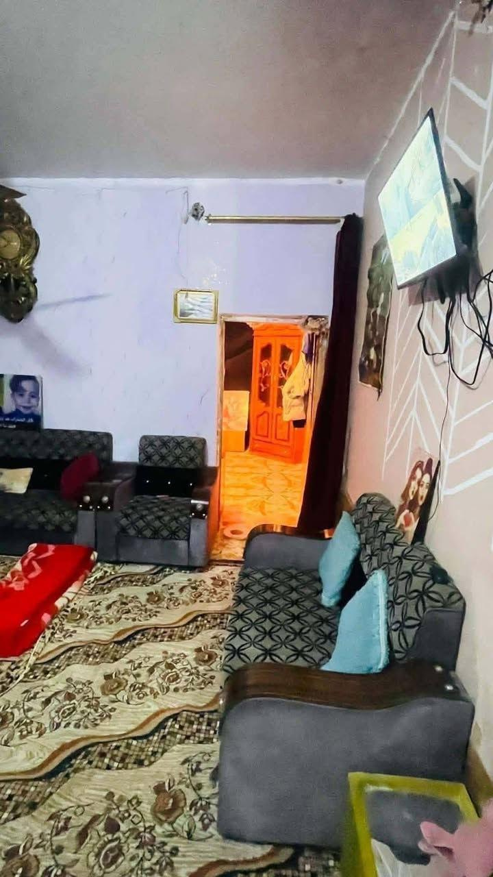 السَلآْم عَلْيُكّمٌ وٍرٍحَمُةّ الله وٍبُرٍكآتُهْ
بيت زراعي 
سوك الشيوخ حي الجوادين شارع ام البنين عليها السلام 
مساحه 100م 
يبعد عن شارع العام التبليط مسافه 300م 
غرفه وهول ومطبخ وصحيات خارجيه وساحه 
البناء بلوك السقف شيلمان 
السعر مناسب جداً 17مليون وبيه مجال 
نستقبل كافه العروض سوك الشيوخ وگرمه بني سعيد وذي قار للئستفسار اكثر
مراسله الصفحه او الاتصال على الرقم التالي
***********
