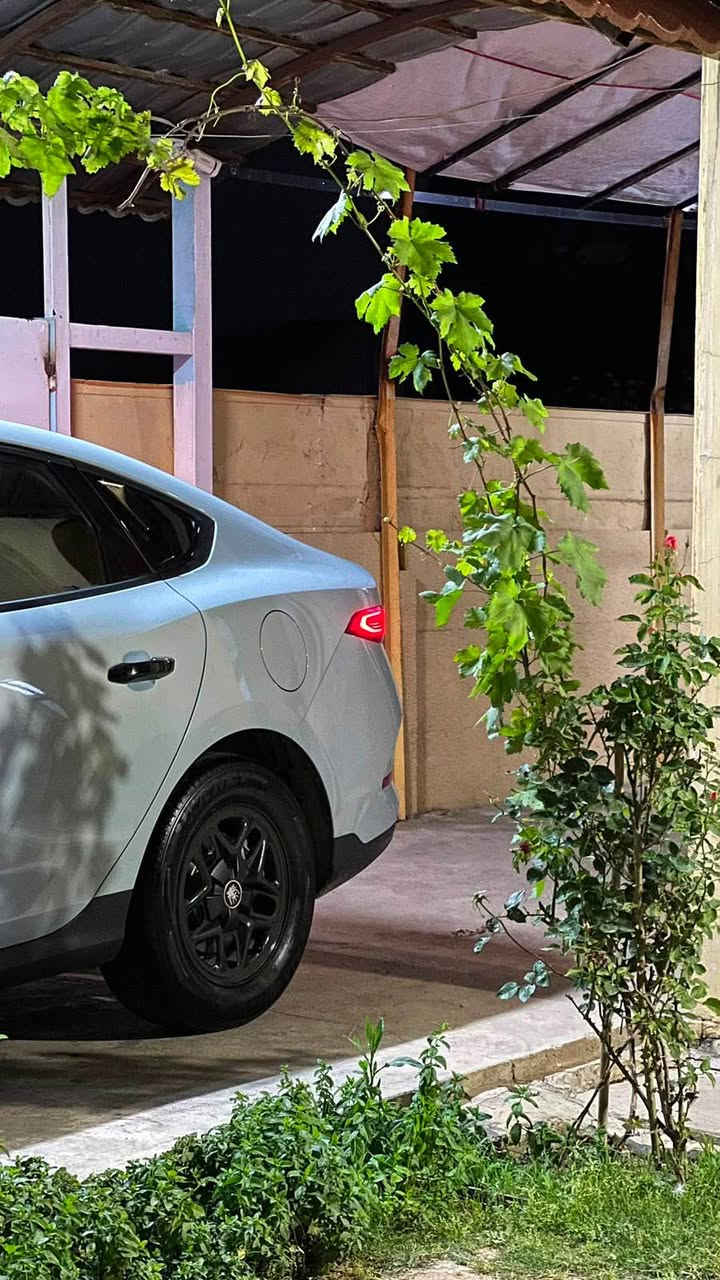 بي واي دي كين بلص 2025 لون سمنتي بدون صبغ مرقمه  سياره ماشيه 42 الف مابيها اي عيب سعرها 128 
*********** دهوك, العراق

