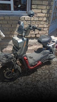 دراجه للبيع السعر ب 300وبيها مجال مكان الدوره حي الصحه الرقم 077632422...