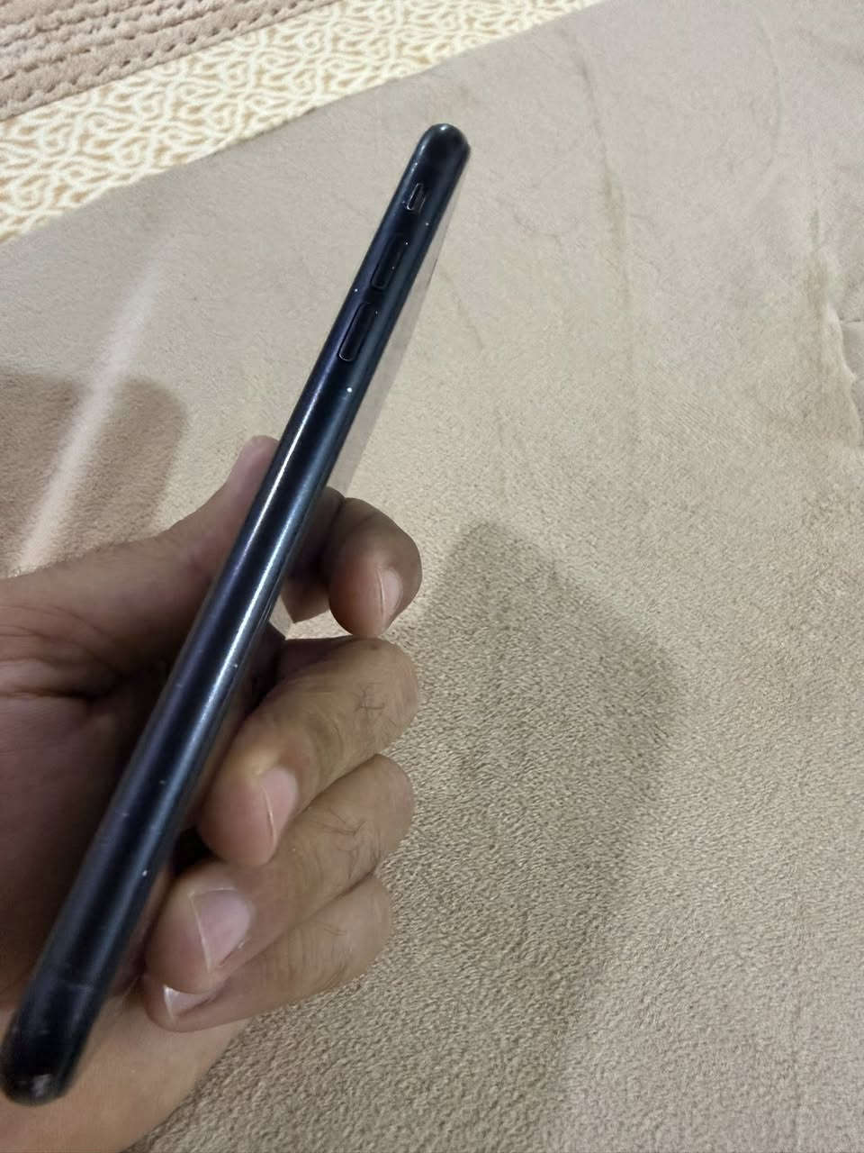 أيفون أكس آر يحتاجها شاشه هوه شغال مالي شي بس الشاشه مالته بيها ألوان تطلع خفيفه ذاكرتا 128 مكاني نجف للاستفسار ***********
