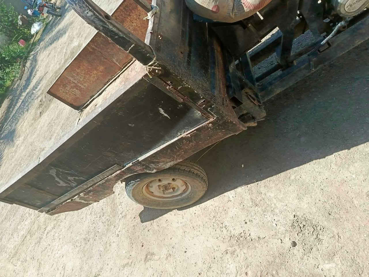 سلام و عليكم ستوته للبيع   سعر٣٥٠ بيه مجال مكان تقاطع جيزاني يم الميزان ***********

