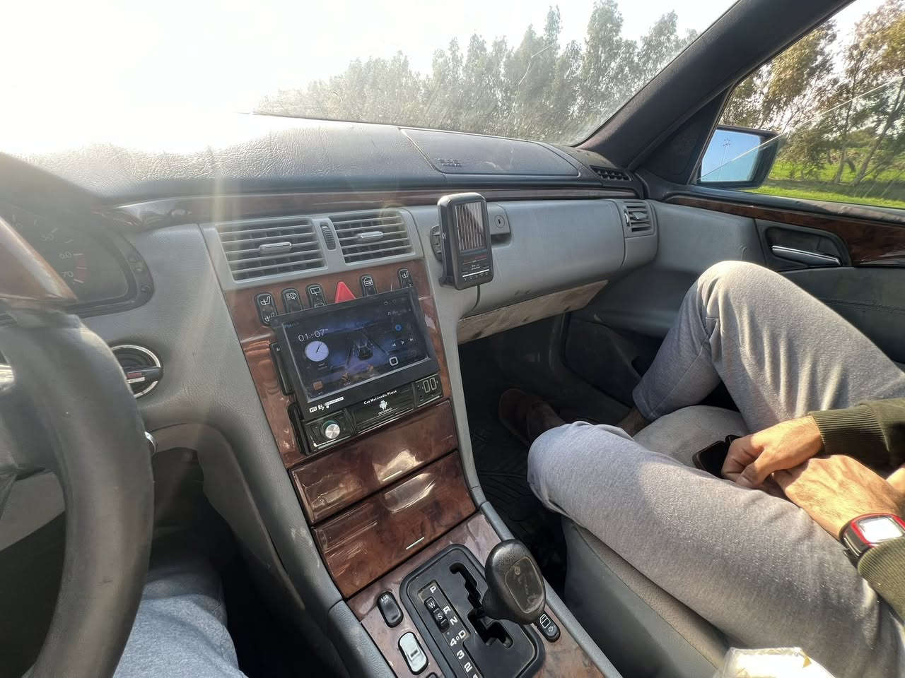 للبيع مارسيدس ام عيون رقم صلاح الدين باسمنه ستيشن 7 راكب محرك 6V بلاد موديل 2004 الأصل 2001 معلايه يعني فقط وكاله ماتتحول إذا متعيد دفع الكمرك السيارة احنه مستوردينها نظيفة جدا جاهزه من كل شي السعر 50 مكانها ديالى المقداديه الشراي يتصل ***********
