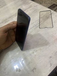 اي10s • اي11 • كامرة واقفة