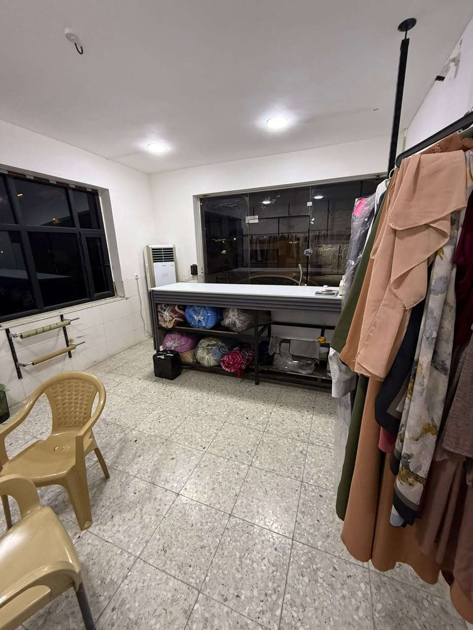 السلام عليكم مكوى للبيع 
الموقع العامريه  شارع المنضمة داخل الفرع 
المحل موقع ممتاز ايجار مناسب 
سبب البيع موضف وما كدرت التزم المحل
يحتوي على نورفا وغساله وجفافه  سبلت كاشير سستم كامل المحل شغال وبي زبائن 
للاستفسار ***********
