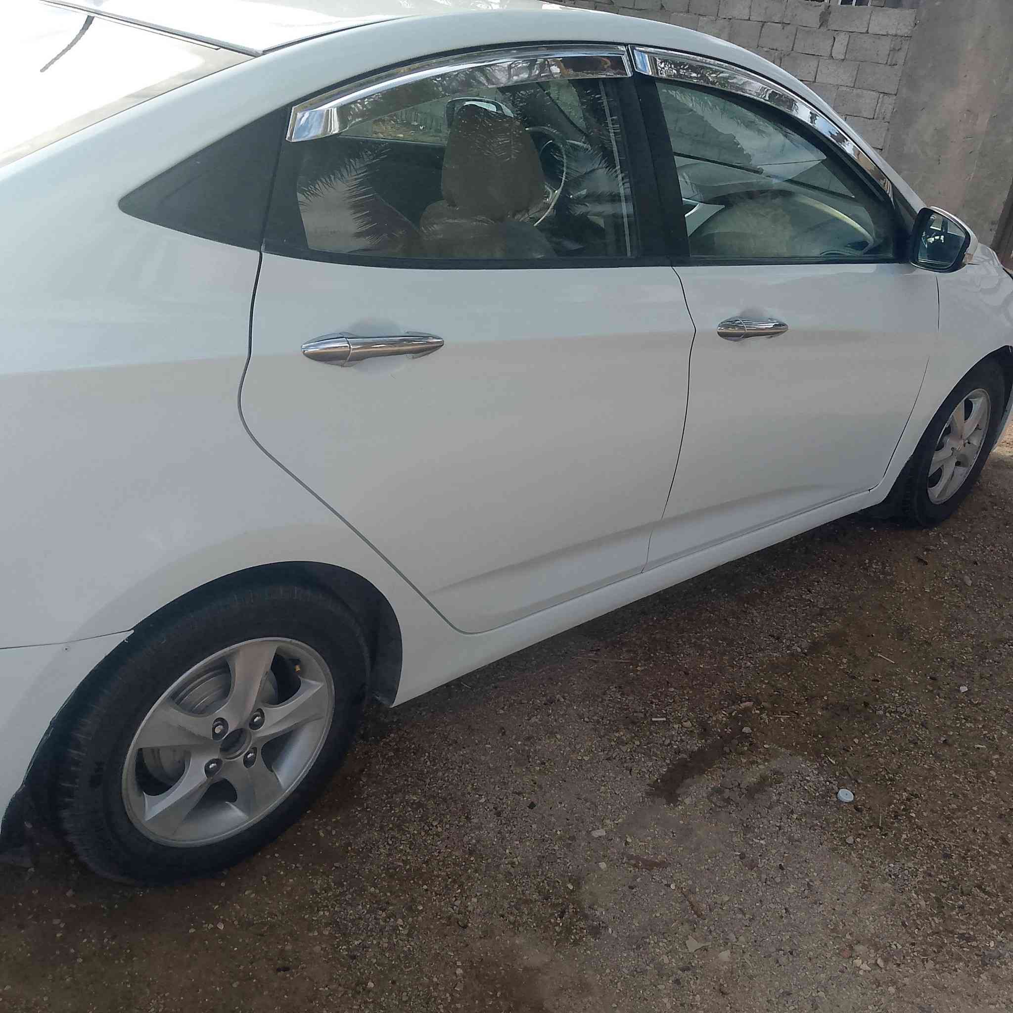 السلام عليكم اكسنت موديل 2015نجف فول مكينه 1600صبق حزام مكينه وكير مكفولات تبريد ثلج  السعر 84 المكان طريق نجف كربلاء عمود 400التلفون ***********
