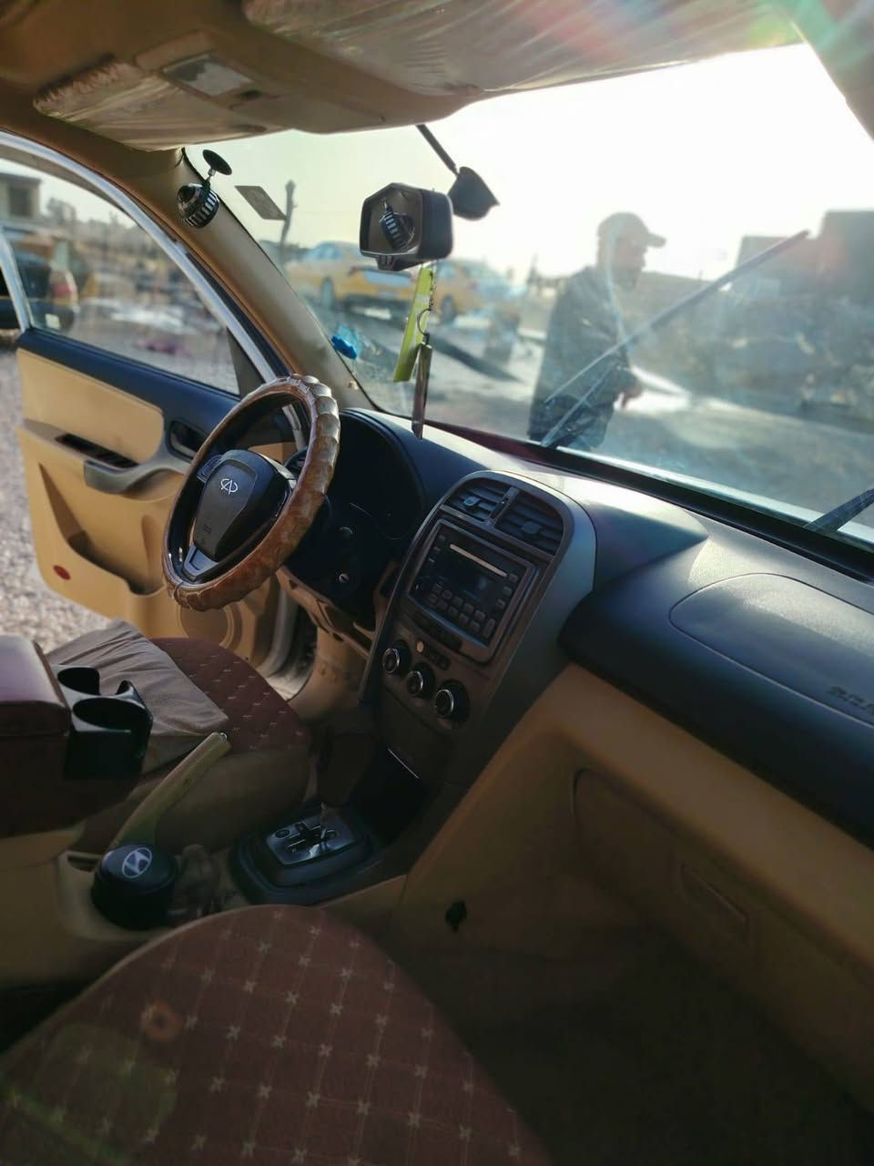 تفاصيل السيارة محرك 1800 لا تنقيص ولا تبخير ولا خشونه
كير كهربائي بلادي وبدون اي مشاكل
كهربائيات كلهه شغاله وبلاديه
عليها ادامة 
حدادية نضيفة تخم تاير واويالة جدد 
تبريد ثلج تدفئة شغاله + هيتر كشنات امامية 
داخل بيجي بحالة جيدة 
تحكم ستيرن جهتين حساسات خلفية
فتحة سقف سلايت روف 
سنوية بأسمي هزة جديدة ورقم انكليزي
كفالة فقط صبغ حزام
سيارة نضيفة استخدام بيت محافضين عليها وبالعافية عليه الي تكون من نصيبة 
السعر ٤٥ بيها مجال بسيط
للأستفسار ***********
مكاني ديوانية مركز
