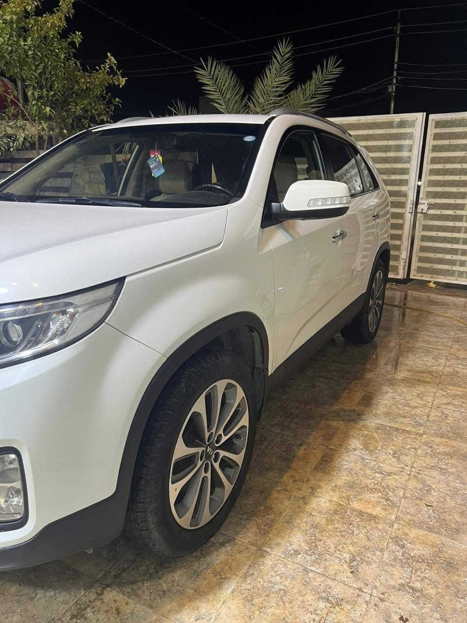 السلام عليكم 
سورنتو 2014 خليجي 
محرك 2400 رقم اربيل الرقم الدولي 
السياره باسمي السنويه لل2029
مكفوله من الصبغ والبارد 

مواصفات الخليجي معروفه 
بصمه تشغيل +بصمه ابواب 
فول تحكم استيرن 
3 قطع تبريد 
مانع انزلاق 
حساسات امامي خلفي 
شاشه كامره  كامره خلفيه
لدات اماني خلفي .يدات نيكل 
نظام ايكو . 
3 انظمه قياده 
اشاير بالمري +اشاير ترحيب +اشاير الدوسه
بردات تضليل بلادي  
مري شفط .  كشن كهربائي 
نظام تخريج الصوت سماعات .بلوتوث .اوكس

السعر 165 $ 
***********
