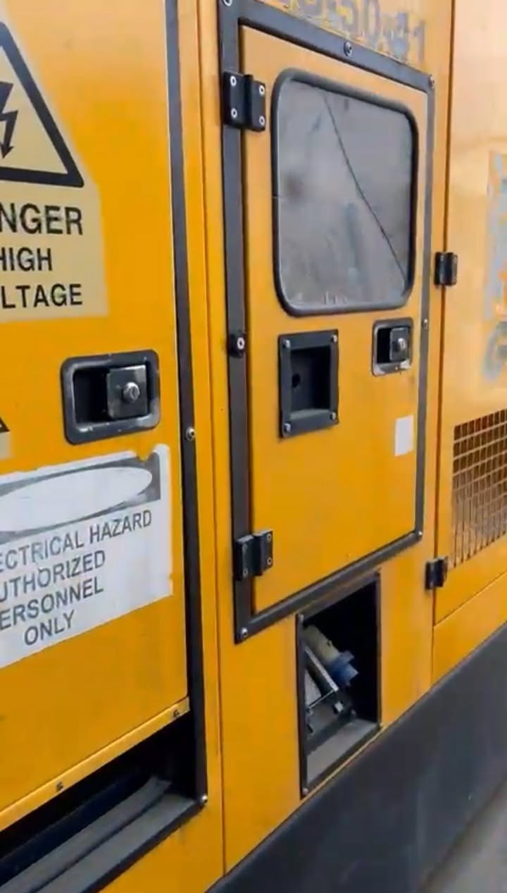 السلام عليكم
فالفو 16 .41  انجكتر نضيفه وحلوه كاتم 

شرط الحمل 

٥٠٠ كي 

السعر 154

***********
