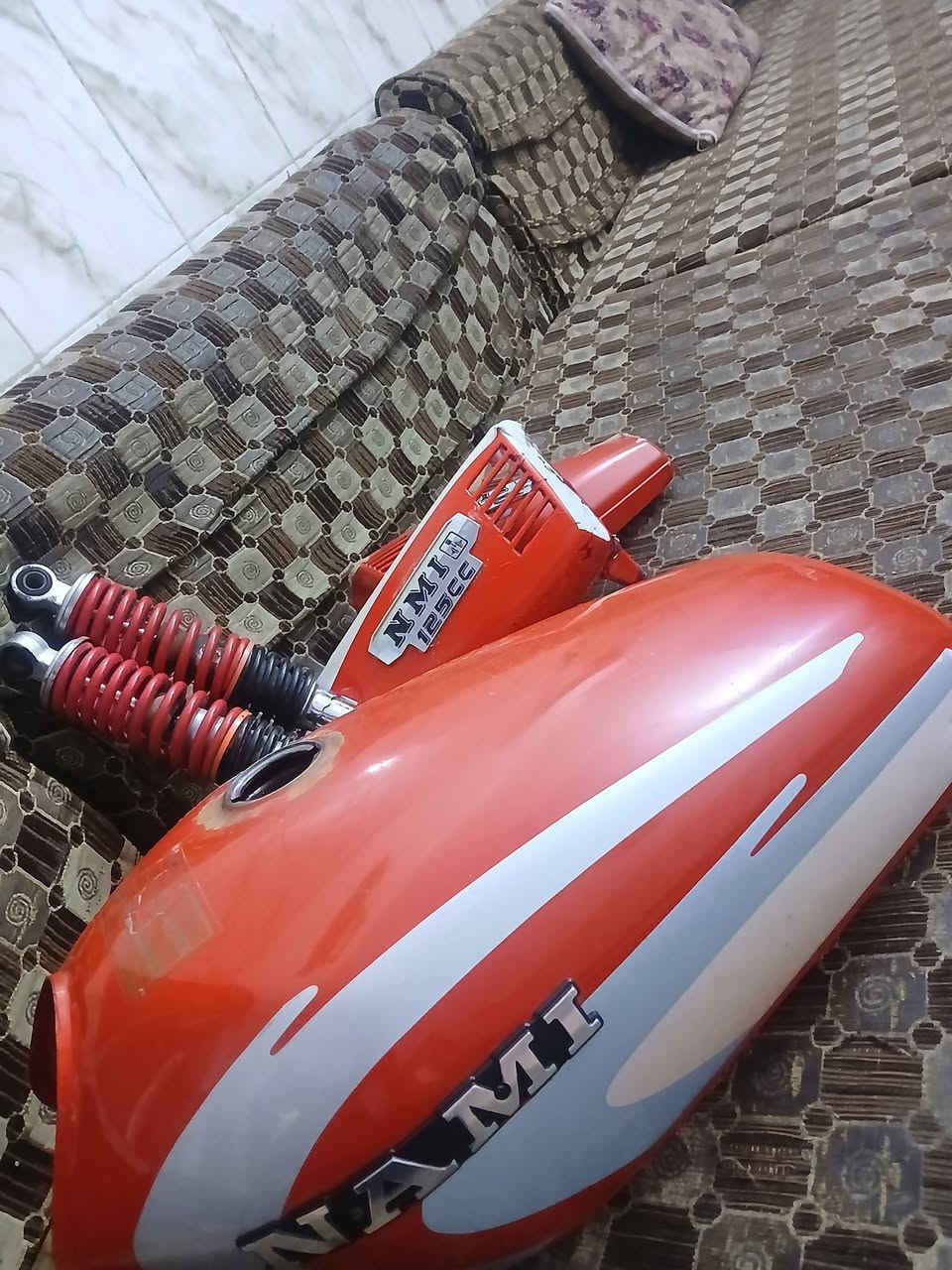 السلام عليكم غراض نامه للبيع سعرهن كلهن 35 غراض نضيفه ومال دراجه بلاد شراي خاص او اتصل ***********
