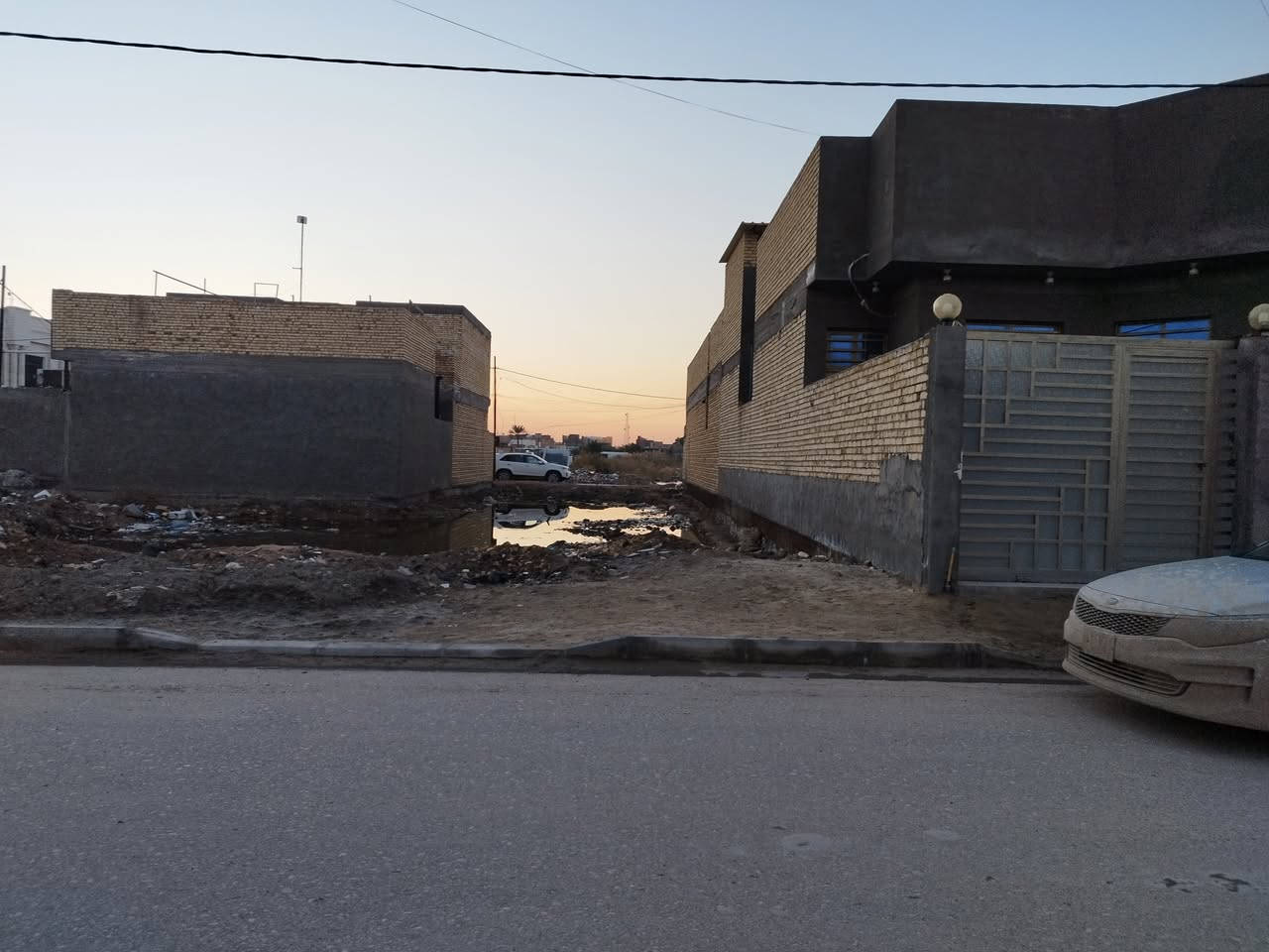 قطعه للبيع الجربوعيه الثانيه المساحه 200متر بصف الركن خلف شارع المختار رقم العقار 1895 // للاتصال *********** // او مراجعة مكتب الضامن للعقارات عنوان المكتب حي الصدر مجاور صيدلية ركن العلاج
