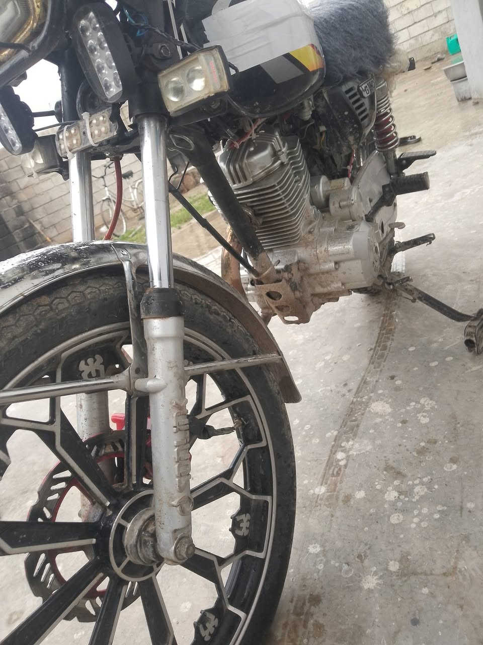 السلام عليكم ماطور للبيع موديل 2025 كهربائيات شغاله محرك ما مفتوح السعر 600 وبمجال المكان تكريت البعجيل الاتصال على رقم ***********
