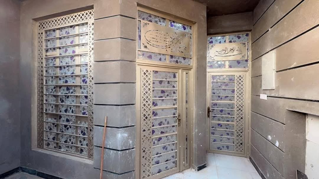 مشتمل للبيع او ايجار السفحه الثانيه بل٨٠٠٠
مساحه١٠٠م نزال ٢٠ وجه ٥ بيتونه سندويج
طابق واحد.بناء حديث غير مسكون
***********
