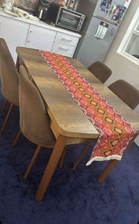 طاولة و٤ كراسي • جديدة • أربيل