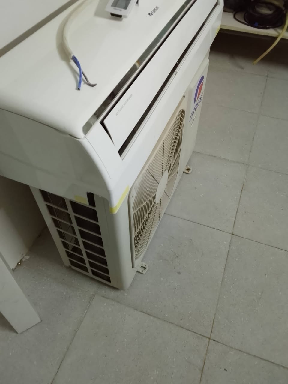 سبلت واحد طن انفيرتر نوع كري اخو الجديد جيب وشد كامل على الفحص السعر ٤٠٠ الف عنوان بغداد البياع ***********
