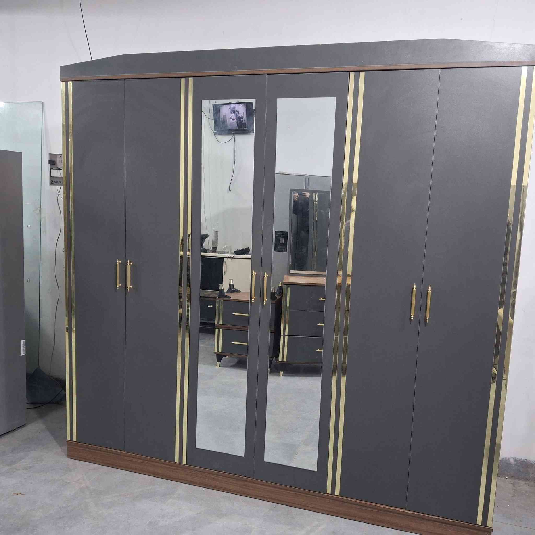 السلام عليكم غرفة نوم تركي اخت الصفر استعمال قليل مع دوشك طبي واصل للمنزل داخل أربيل مع الشد والنقل رقم تواصل وتساب ***********
