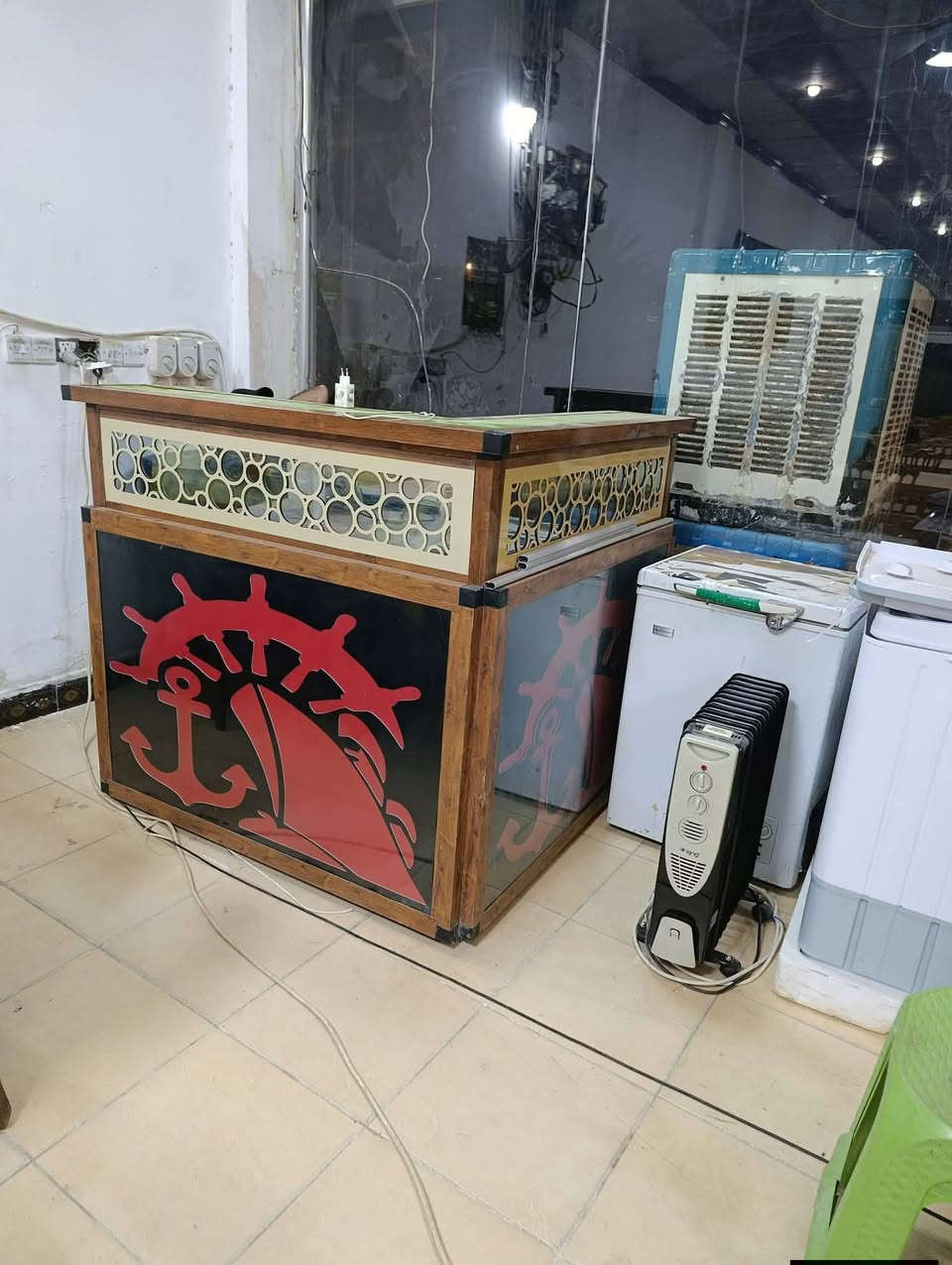 معرض أبو فواز للأثاث المنزلي
يتوفر لدينا ميز كاشير مستعمل بسعر جداً مناسب
العنوان تكريت شارع الزهور مقابيل كليه التربيه للبنات 
لتواصل والاستفسار. ***********
