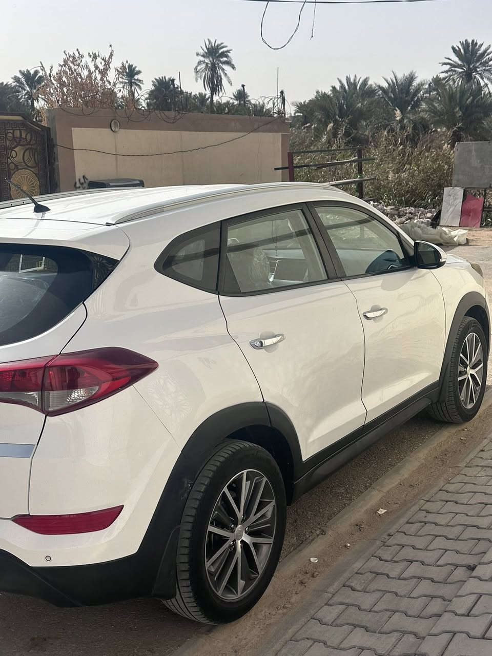 توكسان خليجي موديل 2017 بيها صبغ صوب اليمين التفاصيل موجودة بالصور
محرك مجفت بالجديد
تبريد العام مبدل منظومه كامله 
كاميرا وحساسات 
شاشه ودرايف مود وباقي المواصفات الاعتياديه
السيارة جاهزه
ماشيه 200 الف كم 
رقم نجف سنوية مجددة
باسمي السياره 
السعر 152 
مكانها في النجف 
للتواصل 
***********
اتصال مع واتس اب
