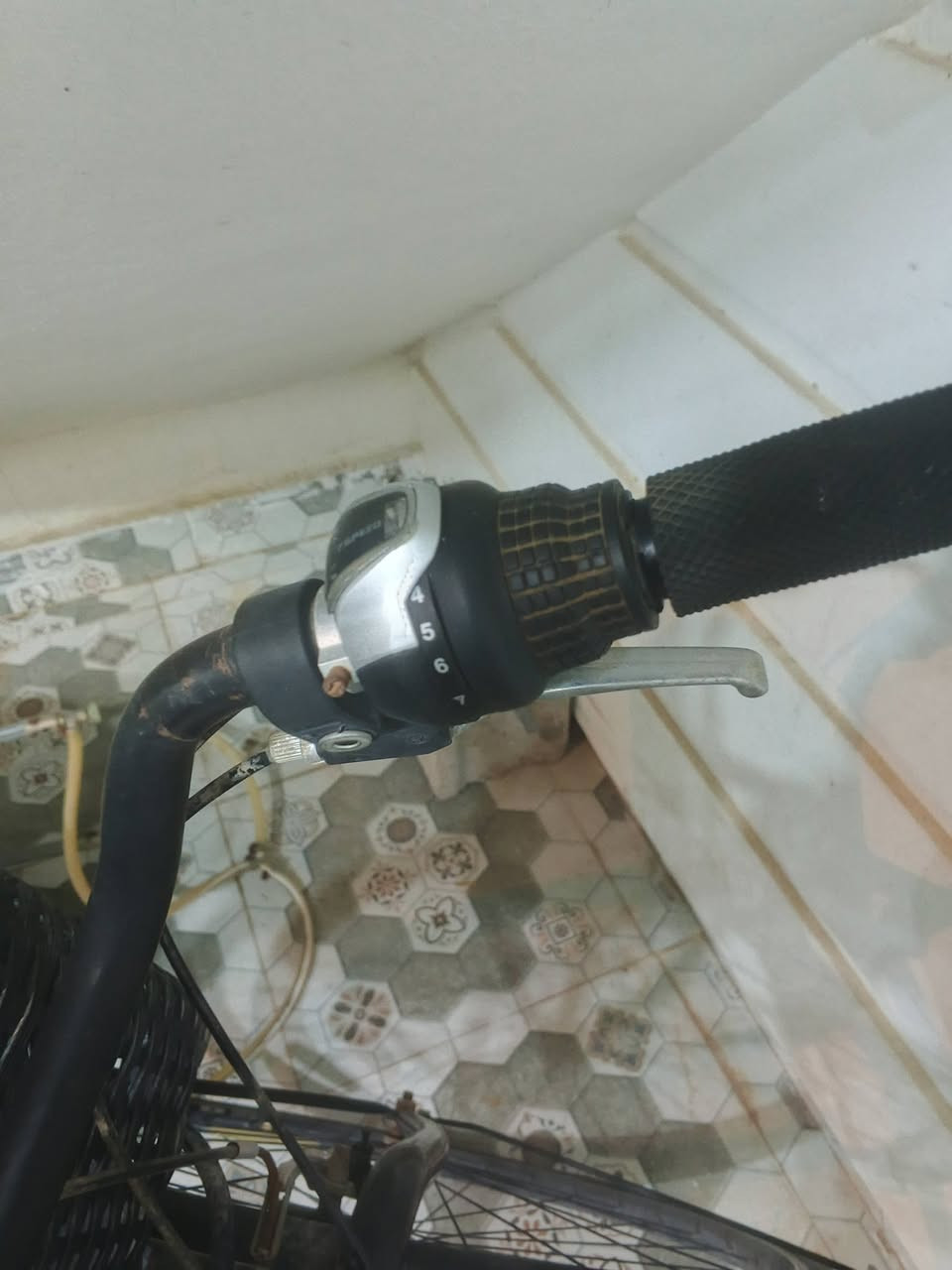 🔴🔵🔴🔵🔴 بايسكل للبيع اصل اصل وكالة British taxi  قطعة نادرة جدا حجم اعتقد ٢٨ لو ٢٦ گير فول ٥-٦ نمر 
فر العراق كلة اذا لگيت ١٠ قطع اني اشتريهم 
كشن مبدل اسفنجي مريح 
بس متروك صار فترة بي بالزنجيل شوي زنجار + يرادلة جوپات 
للبيع للعلم البايسكل وكالة شرط قطع نادرة السعر ١٢٠ بيه مجال كلش قليل جماعة ٧٠-٦٠ لاتعلقون 
واتساب ***********
