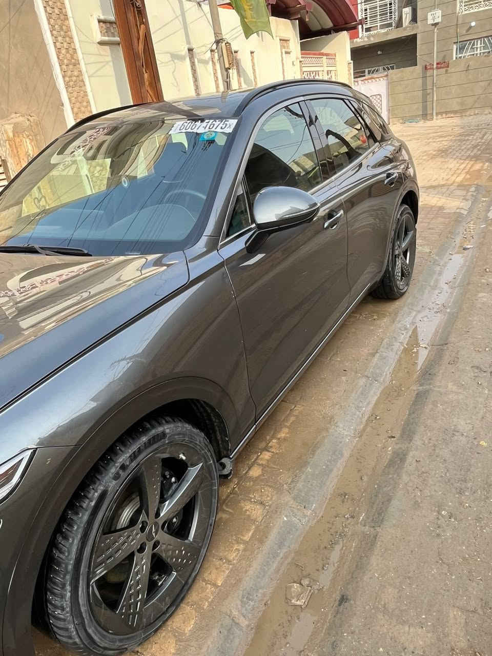 جنيسس gv70 موديل 24 
مسجلة شهداء قادسية 
محرك 4 سلندر 2.5 تيربو سبورت برستيج 
لون فيلي 
ماشية 31 الف كم 
الحادث جاملغ جهة السايق بارد وصبغ طرف البنيد ومبدل لايت وبدنه ودعافيه اصلية نفس اللون 
ايرباك الدركة والرجل 
المواصفات فول كاشي بيهة 
السعر 325 ورقه 
***********
واتساب
