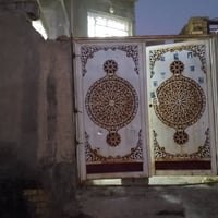يوجد بيت للاجار بحي الزهراء مساحه 100متر يحتوي على استقبال وصاله وغرفه...