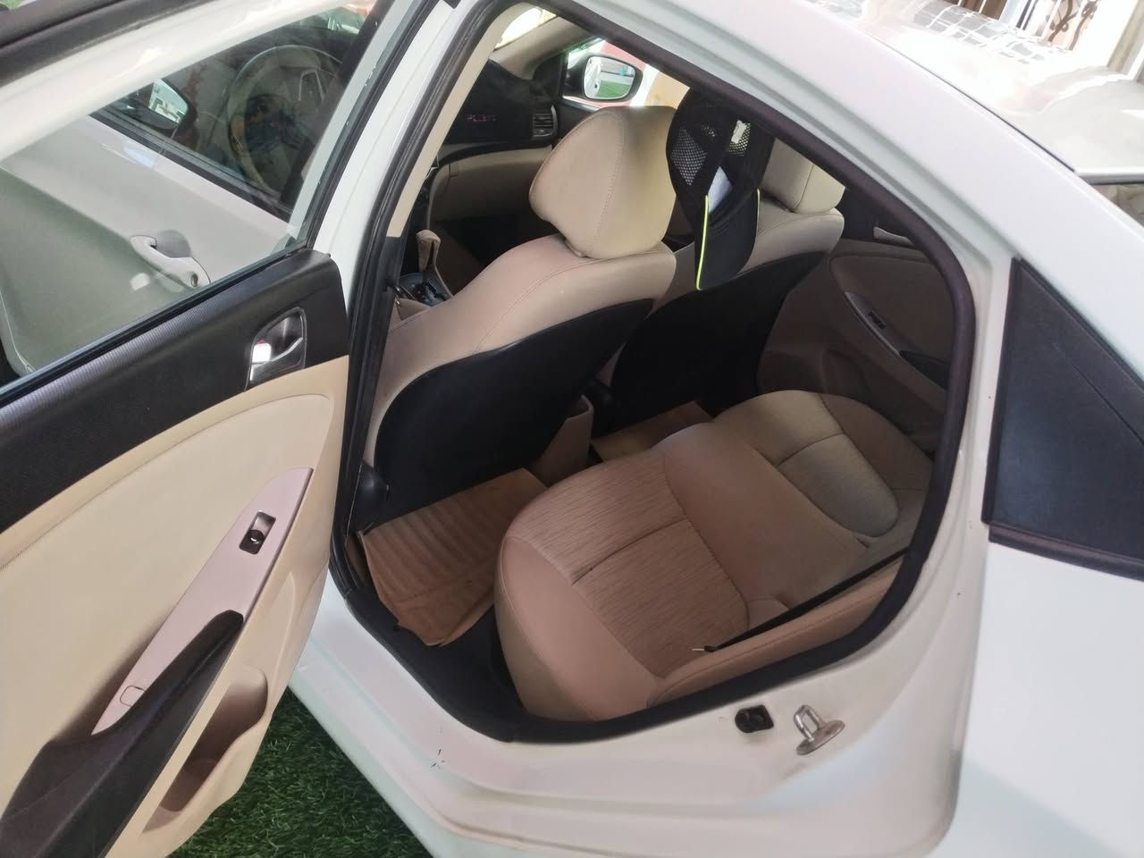 السلام عليكم
اكسنت موديل ٢٠١٦
سياره بيهه قطعتين تبديل بدون صبغ بلاد
صدر جديد تخم تاير جديد
سياره كامله من كل نواحي
مابيهه اي نقص ماشيه ٦٧
سعر سيارة ١٠٥ وبيهه مجال حك جيه
العنوان العامريه رقم ***********
غير متواجد ع فيس
