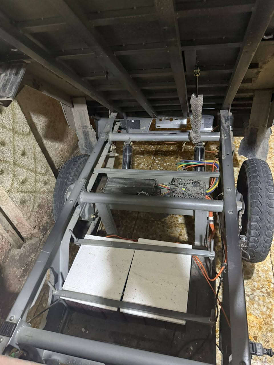 السلام عليكم ستوته موديل 2026
‏ما شاء الله حجم كبير مدرعة 
صار شهر يمي طالعة من معرض الامير ماخذهة مليونين و ١٥٠ الف 
وبدلت بطاريات قبل يومين شديت مسطرة الاصلي ابو ولد ٦ بطاريات ابو ٤٥ امبير صارن علية ب ٤٠٠ الف ستوته بعدهة بحالة الوكالة لا محملين بيهة ولا ماشية تحمل كافة الاوزان وتمشيك ٨٠ كيلو 
كلهة جكر بليت صبغ فرن حراري 
بريك هايدروليك امامي ورجل 
اي بي اس 
دسك رياضي
لو عالي ناصي 
العقل كبير 
 طول بدي متر ونص 
العرض متر 
كل بيبان تنفتح بدي قلاب جك خزن داخلي جوة كشن بيهة بكرات  لربط الحمل شاشة ديجتل ناطقة تجي تاخذهة من باب بيتي 
افحص وكلبهة بل يعجبك ترايك وين متريد وحته هم اذا تريد تحمل وتفحص هم حاضر 
صارت علية مليونين ٥٥٠ 
العنوان حي قاهرة 
السعر المطلوب مليون  و ٦٥٠ الف
***********
