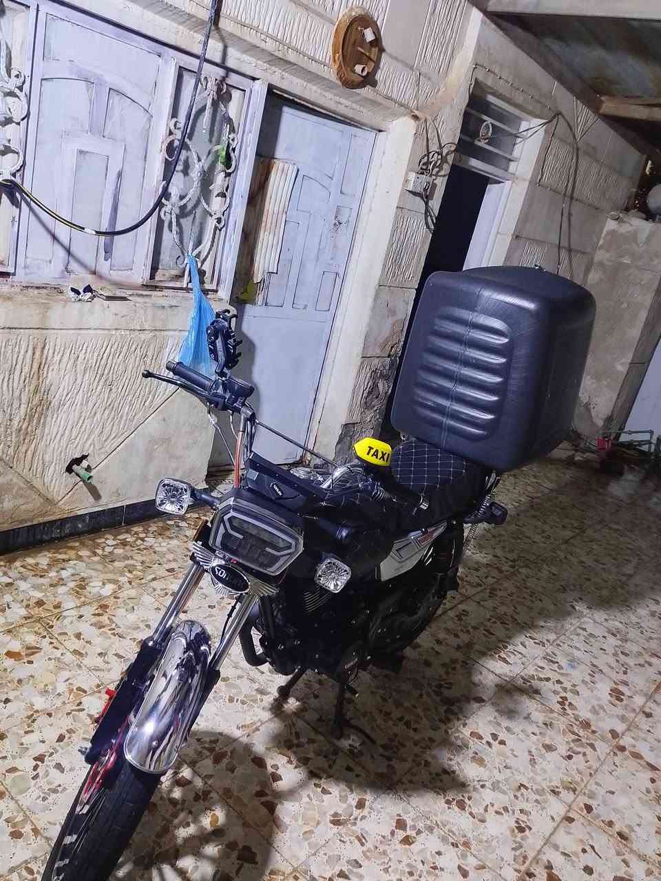 السلام عليكم دراجه مقفوله شيفون 5 جير برغمه مفتوح موديل 25 السعر 950$***********

