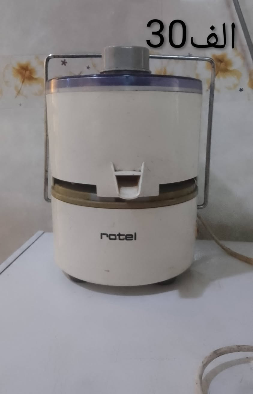 هاي اغراض كدامكم للبيع طباخ منضدي وكاونتر سعرة 40  ، هذي عصارة و ثرامة مكتوب سعر عليها 
رقم:***********
