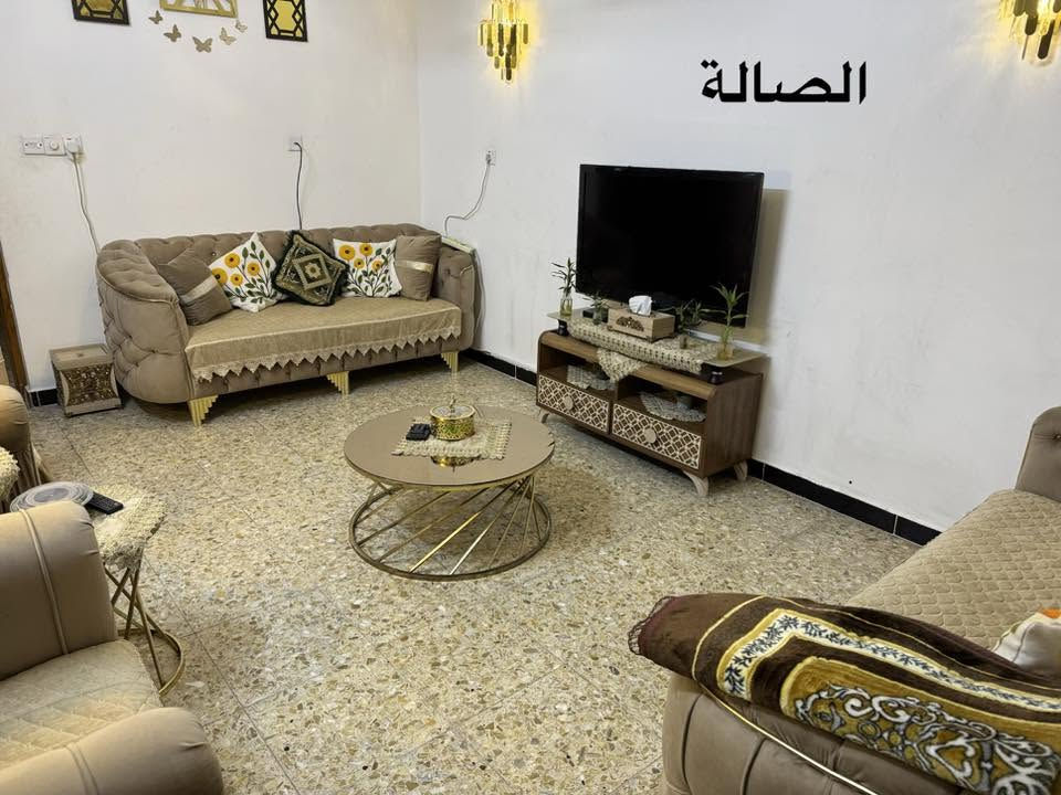 السلام عليكم
للبيع بيت مساحة 100 متر 
(الواجهة 5 متر + النزال 20 متر) 
طابقين ونص طابو ملك صرف
الموقع الامين الثانية قريب على جامع وحسينية المحسن
البيت مدخلين
الطابق الارضي -طرمة  
 مدخل على الاستقبال ومدخل على المطبخ 
ومنور وصحيات وغرفة نوم بالطابق الارضي
الطابق الاول - صحيات وغرف نوم عدد2
الطابق الثاني - بيتونه وغرفة نوم+ سطحين 
البيت صب كونكريت وتم ترميمه عام 2023 ترميم كامل شمل
تبديل الابواب والشبابيك الحديد والخشب والحمام جديد
تاسيس المجاري كله جديد 
تاسيس كهرباء كل البيت جديد
سيراميك الحمامات والمطبخ كله جديد
تاسيس بواري الماء كله جديد
ارضيه البيت كلها جديد
ارضيه السطح شتايكر كله جديد
جص وبياض البيت كله جديد 
الدرج ومحجر حديد جديد
الواجه لبخ ونثر جديد
البيت يحتاجله بس صبغ فقط 
ملاحظة: البيت يباع معه كاونتر المطبخ  مع (4) سبالت (3) حجم طن و(1)حجم طن ونص
السعر (225) مليون وبيه مجال الاتصال او المراسله👇
ماسنجر + واتساب ***********
