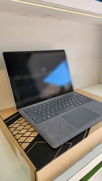 سرفيس لابتوب • i5 جيل ١١ • رام ١٦ جيجا