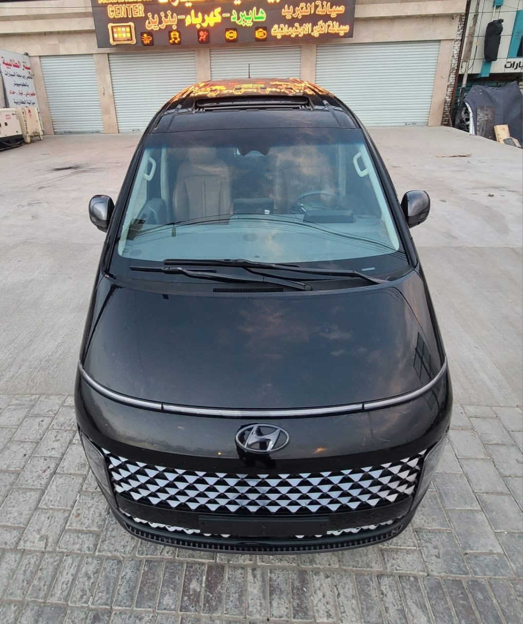 ستاريا 2023vip نسخه لاكجري(فخم)اصل
فول فول مواصفات السعر 248
وارد كوريا بدون رقم تترقم اي محافظه عدا كوردستان 
تترقم خصوصي واجره  سياره 9راكب 
دفع رباعي4x4 مكينه 4سلندر 2.2تيربو كاز
حادثها 3قطع موضح امامكم مبدل القطع وكلشي على البلاد
ممشى السياره 100 الف السياره بدون اي نقص او خلل 
مكان السياره بغداد حي اور ***********
