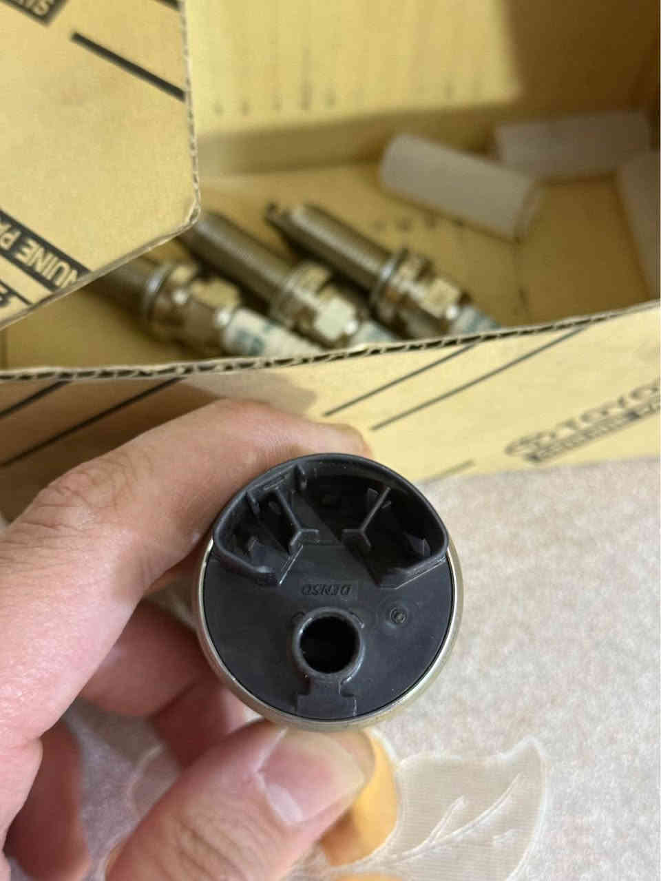 السلام عليكم للبيع غراض راف فور قطع اصلية 
بلكات دينسو الاصلية شركة المؤسسة جبتهن واستعملتهن اسبوعين وطلع سبب مو منهن السعر 50 الف قفل
فيت بم اصلي اخو الجديد وكالة ابو الباركودات 3 خطوط السعر 75 الف قفل
عنواني بغداد / سبع ابكار
للتواصل *********** بغداد, العراق
