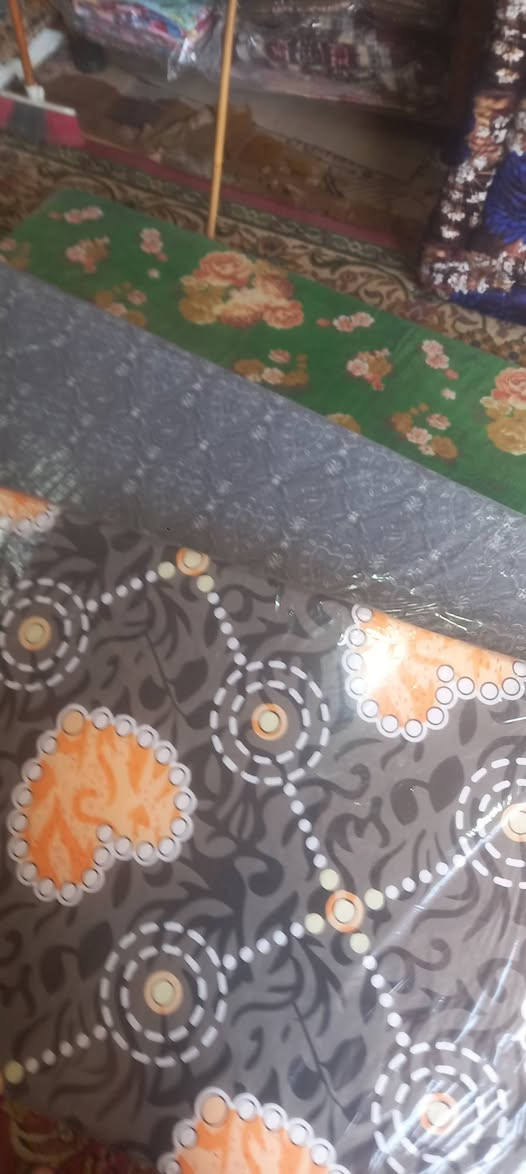 دوشك سفنج رتفاع ٩سم نفر سعر دوشك ٦٠٠٠فقط داخل محل الشاميه شارع الحمام وتساب ***********
