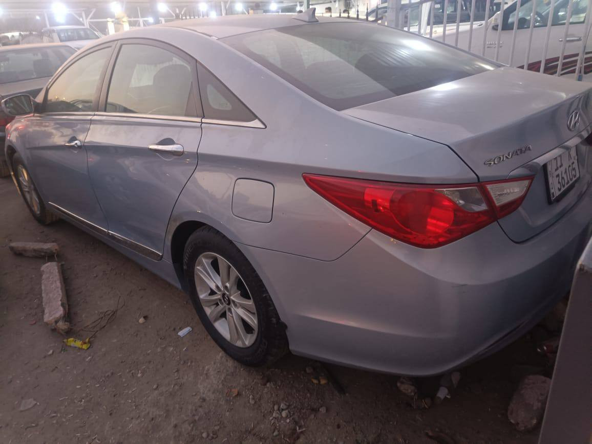 سوناته موديل 2013
وارد امريكي اللون رصاصي  كدامك السعر ٩٥ ورقة وبيه مجال سيار تبريد تفئه 
كامله مكلمه سياره راقي
مضروبة وممثر عليه 
الاتصال رقم ***********
