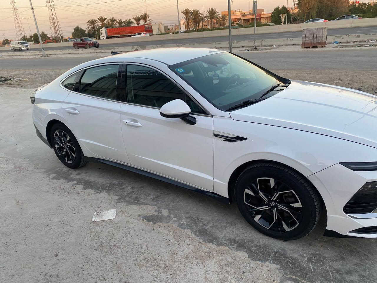 سوناتا 2024 وارد امريكي حادثها صندوگ تبديل وجاملغات خلفيه تعديل بارد 
بدون صبغ فقط قبق الجنطه نفس اللون  بدون ايرباك
السياره جديده ماشية 39 الف ميل
فول مواصفات عدى الفتحه والجلد 
مكاني بغداد البنوك 
للاستفسار ***********
للبيع او مراوس بغداد, العراق
