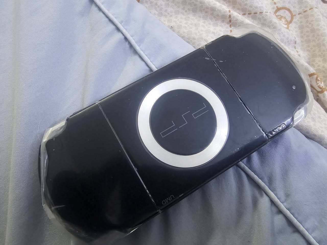 سلام عليكم شباب للبيع psp سعر ١٠٠ الف بعده بجيس يشغل اقراص وداخله العاب ذاكره ٣٢ وبي مجال عنوان بغداد زعفرانية وتوصيل موجود وملحقاته ولزكه لشاشه موجوده وكارتونه موجوده ***********
