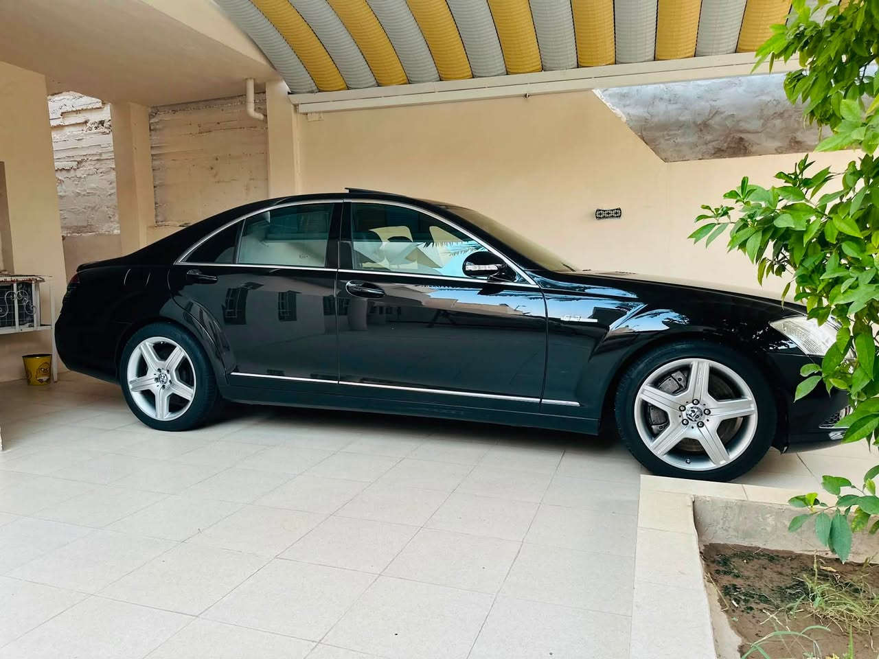 Mercedes-Benz S63  2008
-------------------------------------
#السعر : 188$ وبيه مجال 
‏
#رقم الهاتف : ***********

#رقم السيارة : اربيل 

#مكان السيارة : واسط/العزيزية 
-------------------------------------
سلام عليكم 
للبيع  او مراوس مرسيدس S63 AMG اصل موديل 2008 باب قصير محرك 5.5 تنفس طبيعي داخل دزاينو سيارة رقم اربيل مكفولة  وارد الماني  صبغ اقل لهلال خلفي عكس السايق ماشية 145  الف كيلو متر حقيقي  
تفاصيل👇🏻👇🏻
1_ بصمة⁩ تشغيل 
2_محركV8 +كير مكفولات ⁦⚔️⁩
3_تبريد 3 قطع +ثلاجة⁦❄️⁩
4_كروز سرعة🔒 
5_ سلايت ⚔️
6_  شاشة  🖥
7_ مري قلاب مع البك
8_تنتة كنتارة بلادي    ⁩
9_انارة ترحيب💡 خارجية وداخلية ⁦⚔️⁩
10_شاشة اعطال💬
11_كشنات امامي خلفي كهرباء ⁦⚔️⁩
12_لايت زنون 
13_ مري شفط
14_ ايرباكات سليمة 
15_ويل 19 AMG اصلي بلادي  ⚔️⁩
16_سستم صوت harmen gardon 
17_صدر امامي خلفي جديد ⁦🛠️⁩
18_حساس مطر💦
19_هزة وفحص جدد+سنوية جديدة  
20_لايت اوتو   ⚔️
21_ وضعيات قيادة سبورت وعادي واوتو🔥
22_ناظور ليلي 
23_كشنات تدفئة تبريد امامي خلفي 
24_شفتات ستيرن 
25_عداد 320 بلادي 
26_ابواب شفط 
27_صندوق كهرباء 
28_بردات جانبية 5 
29_رادار امامي 
30_ستيرن كهربائي متحرك 
31_دخول ذكي بدون مفتاح 
32_حساسات امامي خلفي 
33_دبل جام بلورايز بلادي 
34_انارة محيطية متغيرة 64 لون 

 
-------------------------------------
