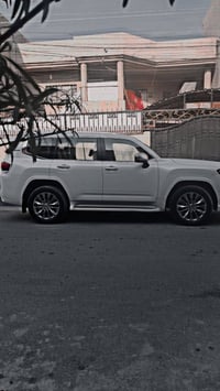 لاندكروز VX • ٢٠٢٢ • ١٠٥ الف