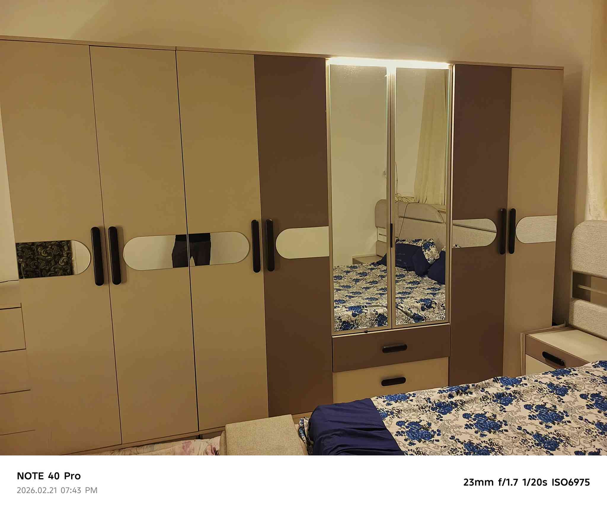 سلام عليكم غرفه ١١قطعه جديده كلش صار ٤اشهر من مشترينه للبيع مكاني ميسان حي النداء شراي يتصل *********** رقم بي واتساب
